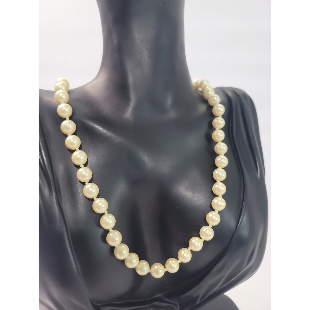 Avon Cream Simulated Pearl Beaded Necklace Gold Tone Clasp Vintage Jewelry